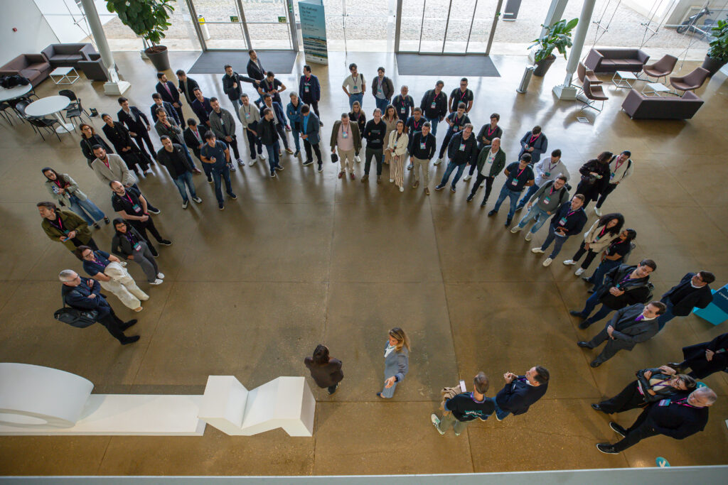 Grupo de participantes da Missão Web Summit 2025 na Universidade Nova em Lisboa.
